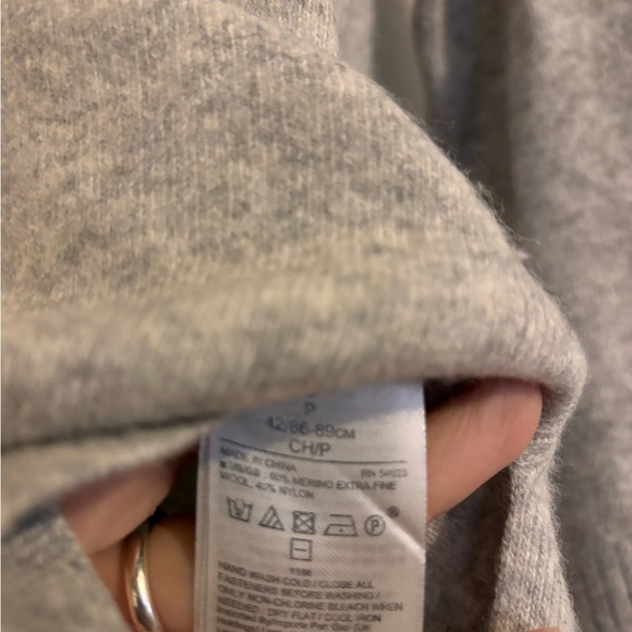 Banana Republic Italian Merino Wool Grey Sweater Luxurious Cozy Gray Knit Hoodie - Picture 4 of 6